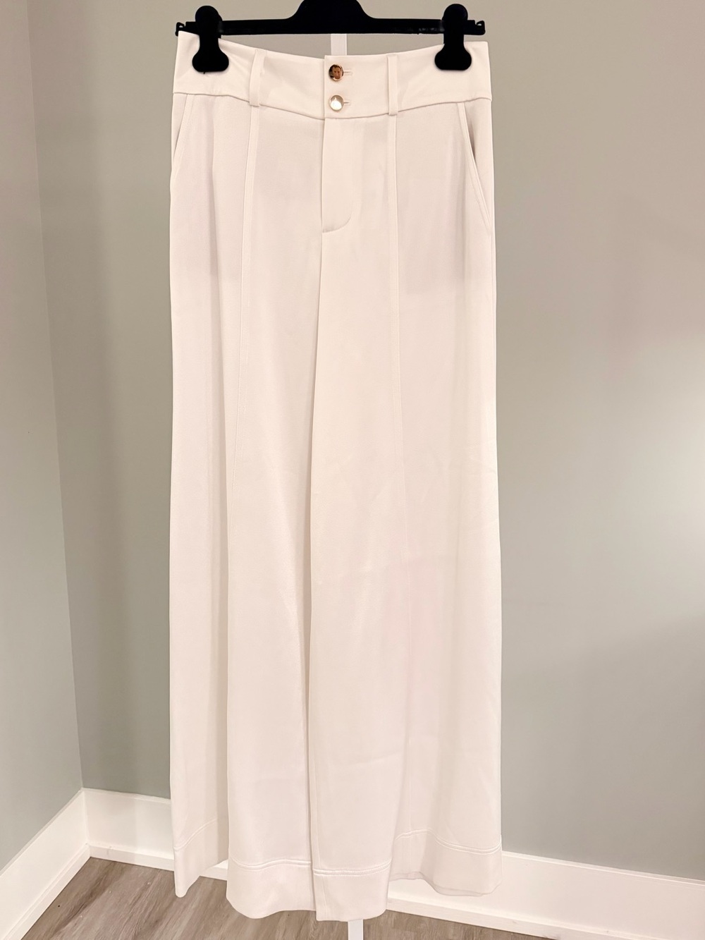 ALICE + OLIVIA Gorgeous Flowy Seam Front Gold Button Satin Trouser Pants 4 $498